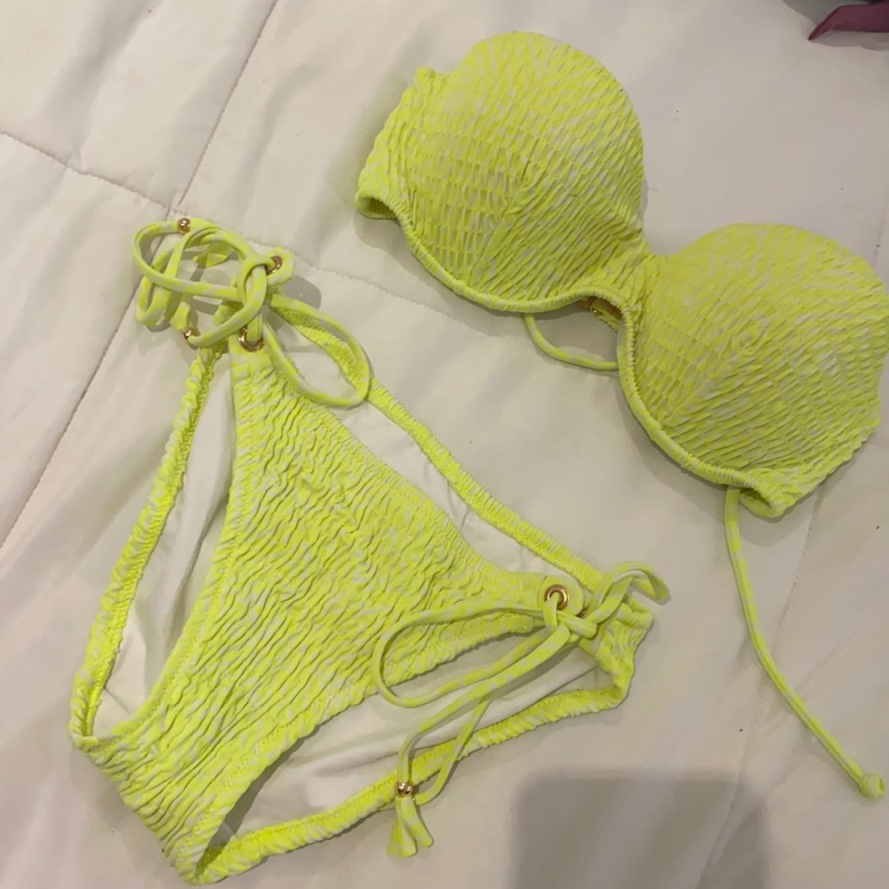 Neón yellow and white bikini set